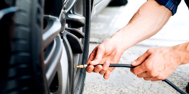 Gonfler les pneus de sa voiture