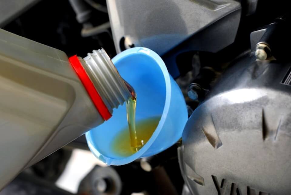 Réparation chaîne de moto
