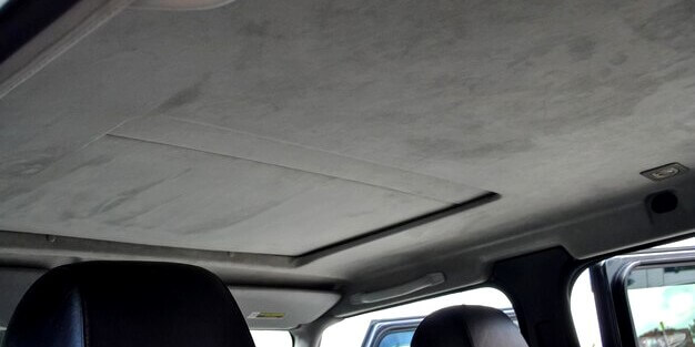 Ciel de toit d'une voiture