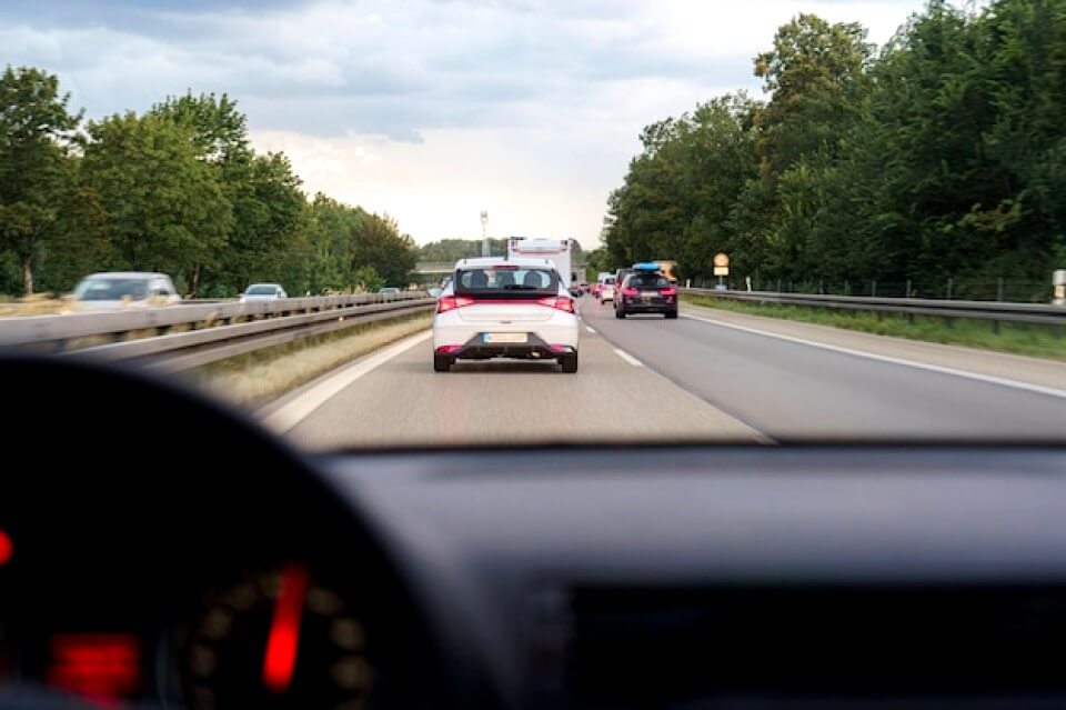 Distance de sécurité entre deux véhicules