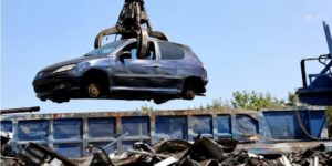 mettre une voiture à la casse