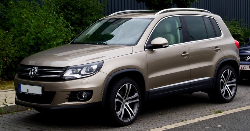 Voiture Volkswagen Tiguan grise
